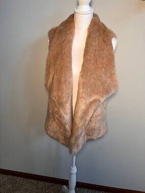 Plush faux fur vest honey drape neck gilet layer | Loft M+L | Like New